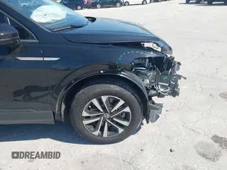 2024 Volkswagen Tiguan S z VIN 3VVRB7AX4RM226494, wystawiony jako IAAI lot #42000799 z przebiegiem 946 mil mil oraz . Historia ofert i sprzedaży dostępna na DreamBid. Obrazek 21.