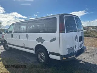 2002 Chevrolet Express with VIN 1GAHG39R921243538, listed as a Copart auction lot 84914624 with 512,936 mi miles and Clean Title. Bid and sale history available at carsss.com. Image 3.