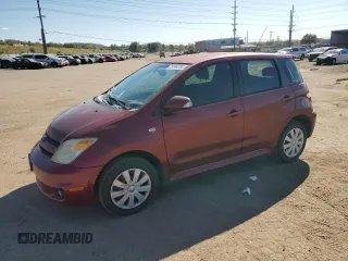 2006 Scion xA z VIN JTKKT624X60151853, wystawiony jako Copart lot #76144204 z przebiegiem 158 767 mil mil oraz Tytuł czysty. Historia ofert i sprzedaży dostępna na DreamBid. Obrazek 1.