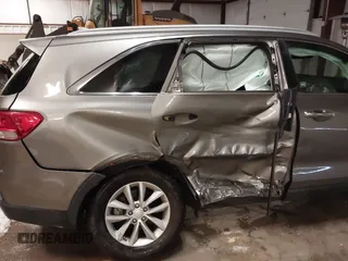 2016 Kia Sorento LX with VIN 5XYPG4A37GG013620, listed as a IAAI auction lot 41622185 with 109,938 mi miles. Bid and sale history available at carsss.com. Image 6.