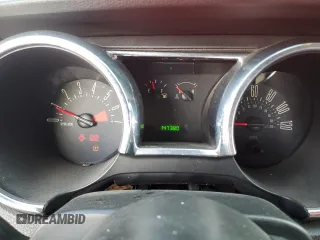 2008 Ford Mustang Deluxe z VIN 1ZVHT84N185177814, wystawiony jako Copart lot #51539775 z przebiegiem 147 380 mil mil oraz Czysty tytuł • Clean title. Historia ofert i sprzedaży dostępna na DreamBid. Obrazek 9.