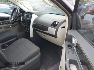 2010 Dodge Grand Caravan SXT z VIN 2D4RN5D12AR444953, wystawiony jako IAAI lot #42247277 z przebiegiem 214 387 mil mil oraz . Historia ofert i sprzedaży dostępna na DreamBid. Obrazek 5.