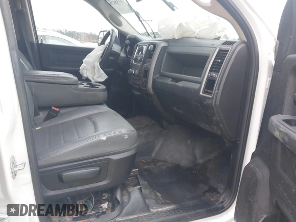 2018 Ram 2500 Tradesman with VIN 3C6UR5HJ8JG359506, listed as a IAAI auction lot 41588764 with 80,245 mi miles and . Bid and sale history available at DreamBid. Image 5.