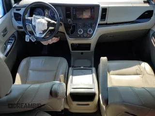2017 Toyota Sienna XLE Auto Access Seat with VIN 5TDYZ3DC3HS868727, listed as a Copart auction lot 61308185 with 87,927 mi miles and Salvage title. Bid and sale history available at DreamBid. Image 8.