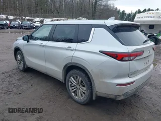 2022 Mitsubishi Outlander ES with VIN JA4J4TA8XNZ082427, listed as a IAAI auction lot 41739564 with 103,835 mi miles. Bid and sale history available at carsss.com. Image 3.