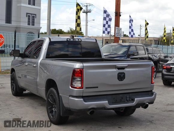 2021 Ram 1500 Big Horn z VIN 1C6RREBT3MN811115, wystawiony jako Copart lot #48342715 z przebiegiem 70 823 mil mil oraz Szkoda całkowita • Salvage title. Historia ofert i sprzedaży dostępna na DreamBid. Obrazek 6.