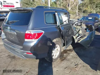 2013 Toyota Highlander with VIN 5TDZK3EH9DS140987, listed as a IAAI auction lot 41012130 with 141,832 mi miles. Bid and sale history available at carsss.com. Image 4.