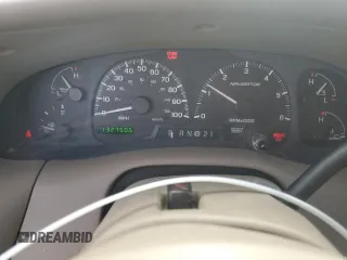 2001 Lincoln Navigator z VIN 5LMFU28R01LJ32925, wystawiony jako Copart lot #83013504 z przebiegiem 132 750 mil mil oraz Szkody całkowita. Historia ofert i sprzedaży dostępna na DreamBid. Obrazek 9.