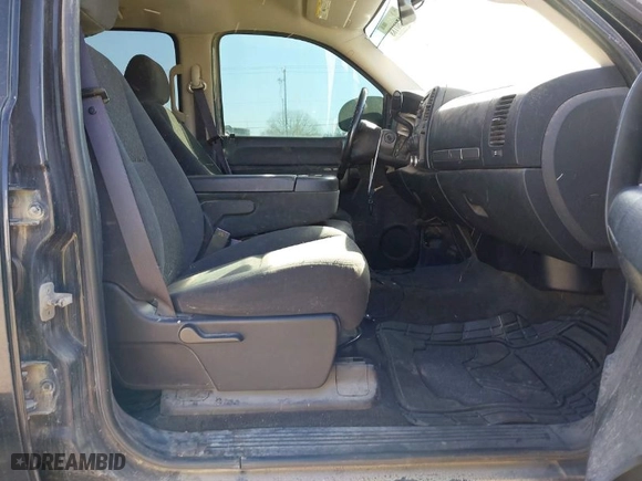 2008 Chevrolet Silverado 1500 LT w/1LT with VIN 2GCEK13M181171750, listed as a IAAI auction lot 41760188 with 160,625 mi miles. Bid and sale history available at carsss.com. Image 5.
