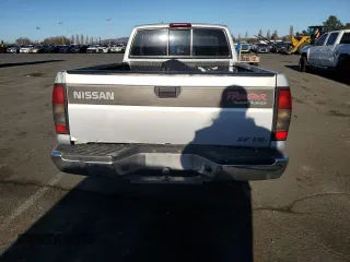 2000 Nissan Frontier XE with VIN 1N6ED26T1YC327635, listed as a Copart auction lot 43149525 with 922,578 mi miles and Salvage title. Bid and sale history available at DreamBid. Image 6.