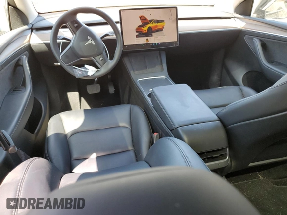 2024 Tesla Model Y z VIN 7SAYGDEDXRF991226, wystawiony jako Copart lot #62090255 z przebiegiem 42 853 mil mil oraz Szkoda całkowita • Salvage title. Historia ofert i sprzedaży dostępna na DreamBid. Obrazek 8.