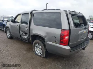 2009 Chevrolet Suburban LT w/2LT with VIN 1GNFC26J39R236980, listed as a IAAI auction lot 41721772 with 215,684 mi miles. Bid and sale history available at carsss.com. Image 3.