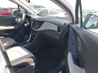 2019 Chevrolet Trax LS with VIN 3GNCJNSB9KL357213, listed as a IAAI auction lot 41437858 with 74,589 mi miles. Bid and sale history available at carsss.com. Image 5.