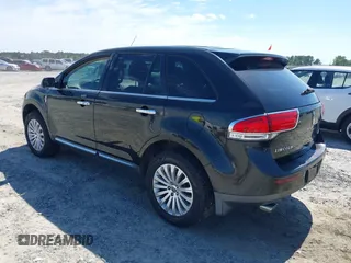 2013 Lincoln MKX z VIN 2LMDJ6JK8DBL01721, wystawiony jako IAAI lot #42318200 z przebiegiem 186 469 mil mil oraz . Historia ofert i sprzedaży dostępna na DreamBid. Obrazek 3.