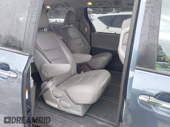 2017 Toyota Sienna XLE с VIN 5TDDZ3DC9HS159153, выставлен на аукционе IAAI как лот 41350390 с пробегом 110 715 миль миль и . История ставок и продаж доступна на DreamBid. Изображение 8.