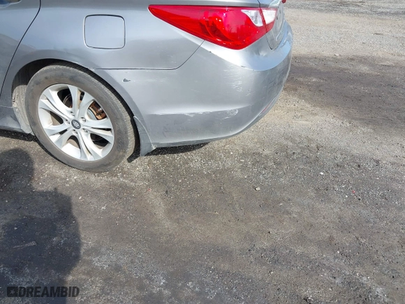 2013 Hyundai Sonata SE with VIN 5NPEC4AC9DH622926, listed as a IAAI auction lot 41950404 with 81,997 mi miles. Bid and sale history available at carsss.com. Image 12.