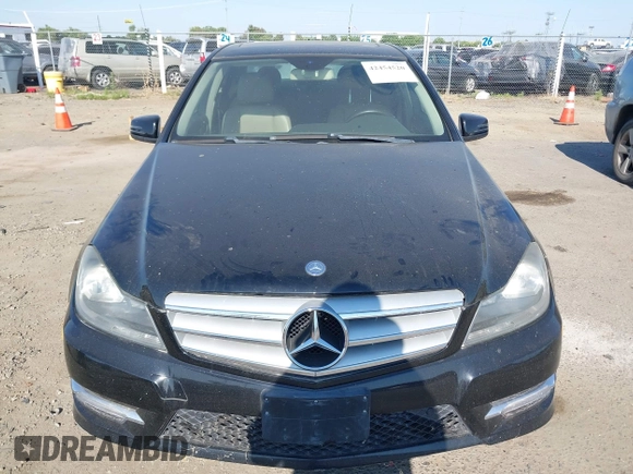 2013 Mercedes-Benz C 250 Sport z VIN WDDGF4HB9DR274623, wystawiony jako IAAI lot #42454520 z przebiegiem 142 991 mil mil oraz . Historia ofert i sprzedaży dostępna na DreamBid. Obrazek 6.