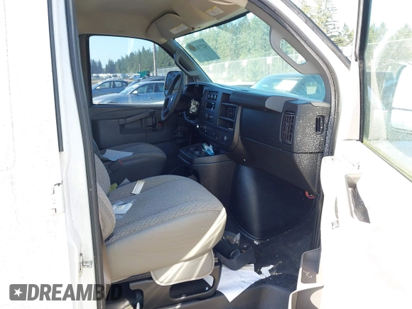 2017 Chevrolet Express Cargo z VIN 1GCWGAFF5H1326857, wystawiony jako IAAI lot #42770203 z przebiegiem Nie podano mil oraz . Historia ofert i sprzedaży dostępna na DreamBid. Obrazek 5.
