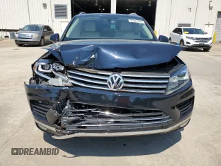 2015 Volkswagen Touareg Lux z VIN WVGEP9BP2FD006802, wystawiony jako Copart lot #52291965 z przebiegiem 122 787 mil mil oraz Szkoda całkowita • Salvage title. Historia ofert i sprzedaży dostępna na DreamBid. Obrazek 5.