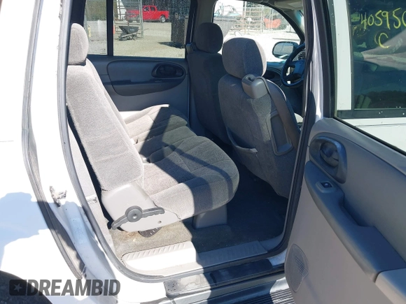 2004 Chevrolet TrailBlazer EXT LT with VIN 1GNET16S246147331, listed as a IAAI auction lot 40595061 with 223,984 mi miles. Bid and sale history available at carsss.com. Image 8.