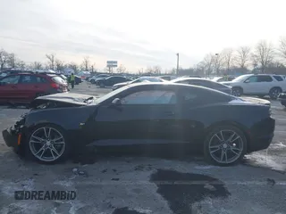 2021 Chevrolet Camaro 1LT z VIN 1G1FB1RS0M0139221, wystawiony jako IAAI lot #41402149 z przebiegiem 34 832 mil mil oraz . Historia ofert i sprzedaży dostępna na DreamBid. Obrazek 14.