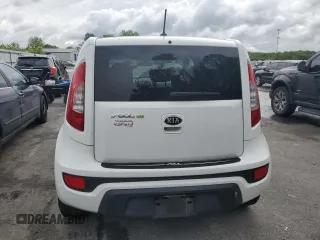 2013 Kia Soul + z VIN KNDJT2A69D7550983, wystawiony jako Copart lot #57416965 z przebiegiem 112 304 mil mil oraz Szkoda całkowita • Salvage title. Historia ofert i sprzedaży dostępna na DreamBid. Obrazek 6.