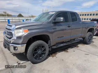 2017 Toyota Tundra SR z VIN 5TFUW5F19HX656990, wystawiony jako Copart lot #51087865 z przebiegiem 123 481 mil mil oraz Szkoda całkowita • Salvage title. Historia ofert i sprzedaży dostępna na DreamBid. Obrazek 1.