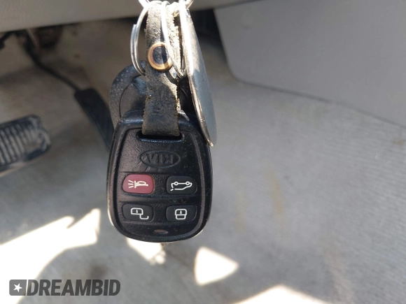 2006 Kia Sorento LX with VIN KNDJD733965650982, listed as a IAAI auction lot 42005208 with 189,991 mi miles and . Bid and sale history available at DreamBid. Image 11.