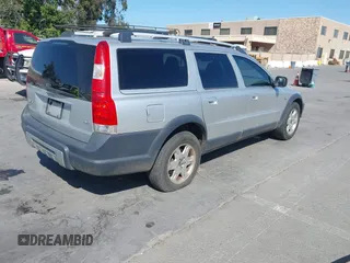 2006 Volvo XC70 z VIN YV4SZ592261229263, wystawiony jako IAAI lot #42360332 z przebiegiem 304 684 mil mil oraz . Historia ofert i sprzedaży dostępna na DreamBid. Obrazek 4.
