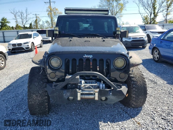 2014 Jeep Wrangler Unlimited Sport with VIN 1C4BJWDGXEL269693, listed as a Copart auction lot 46927895 with 105,691 mi miles and Salvage Title. Bid and sale history available at carsss.com. Image 5.