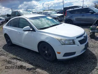 2014 Chevrolet Cruze 1LT z VIN 1G1PC5SB9E7115253, wystawiony jako IAAI lot #41923584 z przebiegiem 127 803 mil mil oraz . Historia ofert i sprzedaży dostępna na DreamBid. Obrazek 1.