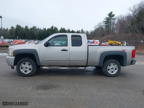 2009 Chevrolet Silverado 1500 LT with VIN 2GCEK29J691113086, listed as a IAAI auction lot 41979196 with 215,729 mi miles. Bid and sale history available at carsss.com. Image 14.