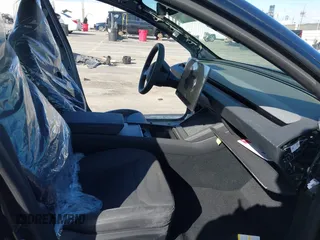 2024 Tesla Model 3 z VIN 5YJ3E1EA2RF867095, wystawiony jako IAAI lot #41550546 z przebiegiem 3 mil mil oraz . Historia ofert i sprzedaży dostępna na DreamBid. Obrazek 5.