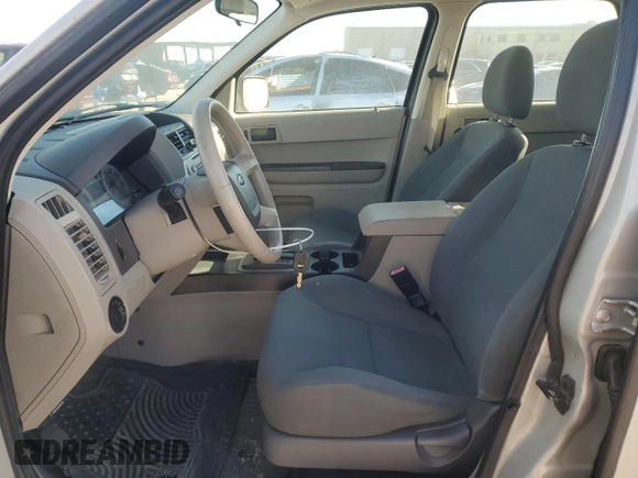 2008 Ford Escape XLS z VIN 1FMCU02Z78KE31704, wystawiony jako Copart lot #45279665 z przebiegiem Nie podano mil oraz Czysty tytuł • Clean title. Historia ofert i sprzedaży dostępna na DreamBid. Obrazek 7.