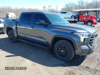2024 Toyota Tundra Limited z VIN 5TFWA5DB2RX185625, wystawiony jako IAAI lot #41829342 z przebiegiem 16 023 mil mil oraz . Historia ofert i sprzedaży dostępna na DreamBid. Obrazek 1.