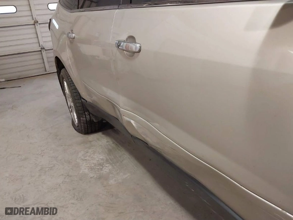 2015 Chevrolet Traverse LT with VIN 1GNKRGKD2FJ357813, listed as a IAAI auction lot 41510087 with 132,341 mi miles. Bid and sale history available at carsss.com. Image 6.