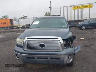 2008 Toyota Tundra z VIN 5TFBV54148X071912, wystawiony jako IAAI lot #42209379 z przebiegiem 261 492 mil mil oraz . Historia ofert i sprzedaży dostępna na DreamBid. Obrazek 13.