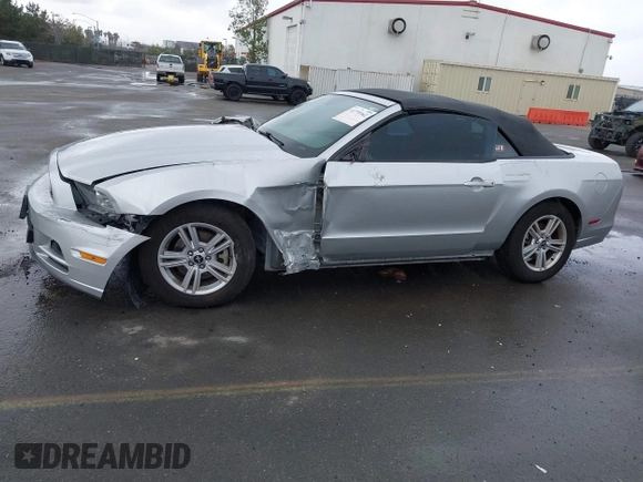 2014 Ford Mustang V6 с VIN 1ZVBP8EM9E5316695, выставлен на аукционе IAAI как лот 41778042 с пробегом 75 439 миль миль и . История ставок и продаж доступна на DreamBid. Изображение 6.