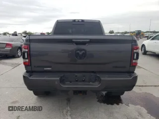 2024 Ram 2500 Laramie z VIN 3C6UR5NL3RG223592, wystawiony jako Copart lot #53073445 z przebiegiem 21 675 mil mil oraz Szkoda całkowita • Salvage title. Historia ofert i sprzedaży dostępna na DreamBid. Obrazek 6.