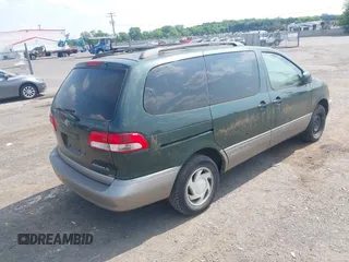 2002 Toyota Sienna LE z VIN 4T3ZF13C22U422237, wystawiony jako IAAI lot #42495778 z przebiegiem 114 178 mil mil oraz . Historia ofert i sprzedaży dostępna na DreamBid. Obrazek 4.