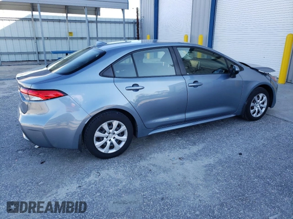 2021 Toyota Corolla LE with VIN JTDEPMAE0MJ142027, listed as a Copart auction lot 47986165 with 28,800 mi miles and Clean Title. Bid and sale history available at carsss.com. Image 3.