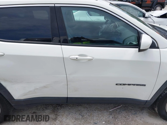 2018 Jeep Compass Latitude with VIN 3C4NJCBB3JT125517, listed as a IAAI auction lot 42132890 with 155,746 mi miles. Bid and sale history available at carsss.com. Image 13.