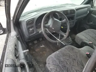 2002 GMC Sonoma SLS with VIN 1GTCS195328163144, listed as a Copart auction lot 86900604 with 0 mi miles and Salvage Title. Bid and sale history available at carsss.com. Image 8.
