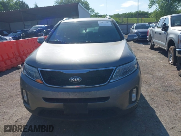2015 Kia Sorento EX with VIN 5XYKU4A71FG631875, listed as a IAAI auction lot 42137714 with 174,642 mi miles. Bid and sale history available at carsss.com. Image 12.