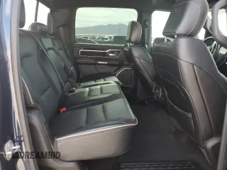 2021 Ram 1500 Laramie z VIN 1C6SRFJT3MN808479, wystawiony jako Copart lot #56600935 z przebiegiem 70 336 mil mil oraz Szkoda całkowita • Salvage title. Historia ofert i sprzedaży dostępna na DreamBid. Obrazek 10.