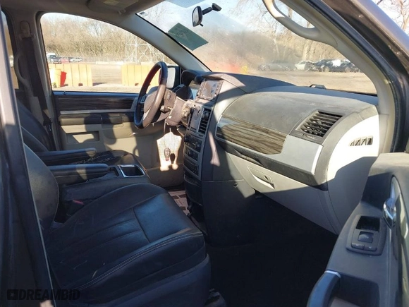 2010 Chrysler Town & Country Touring with VIN 2A4RR5D19AR298644, listed as a IAAI auction lot 41804796 with 206,439 mi miles. Bid and sale history available at carsss.com. Image 5.