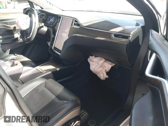 2016 Tesla Model X 70D z VIN 5YJXCBE25GF021322, wystawiony jako IAAI lot #41866368 z przebiegiem 95 072 mil mil oraz . Historia ofert i sprzedaży dostępna na DreamBid. Obrazek 5.