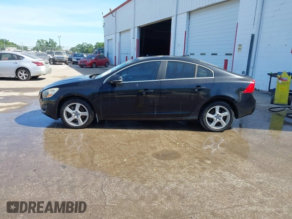 2012 Volvo S60 T5 с VIN YV1622FS2C2092353, выставлен на аукционе IAAI как лот 41872196 с пробегом Не указан миль и . История ставок и продаж доступна на DreamBid. Изображение 14.