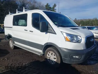 2021 Ford Transit Cargo with VIN 1FTBR1Y80MKA77279, listed as a IAAI auction lot 40977268 with 33,832 mi miles. Bid and sale history available at carsss.com. Image 1.