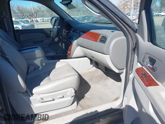 2011 Chevrolet Suburban LT with VIN 1GNSKJE34BR335361, listed as a IAAI auction lot 41736341 with 170,422 mi miles. Bid and sale history available at carsss.com. Image 5.